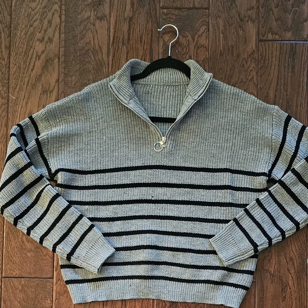 Shein Sweater Quarter Zip-Up Grey and Black Large Cropped - Picture 4 of 10